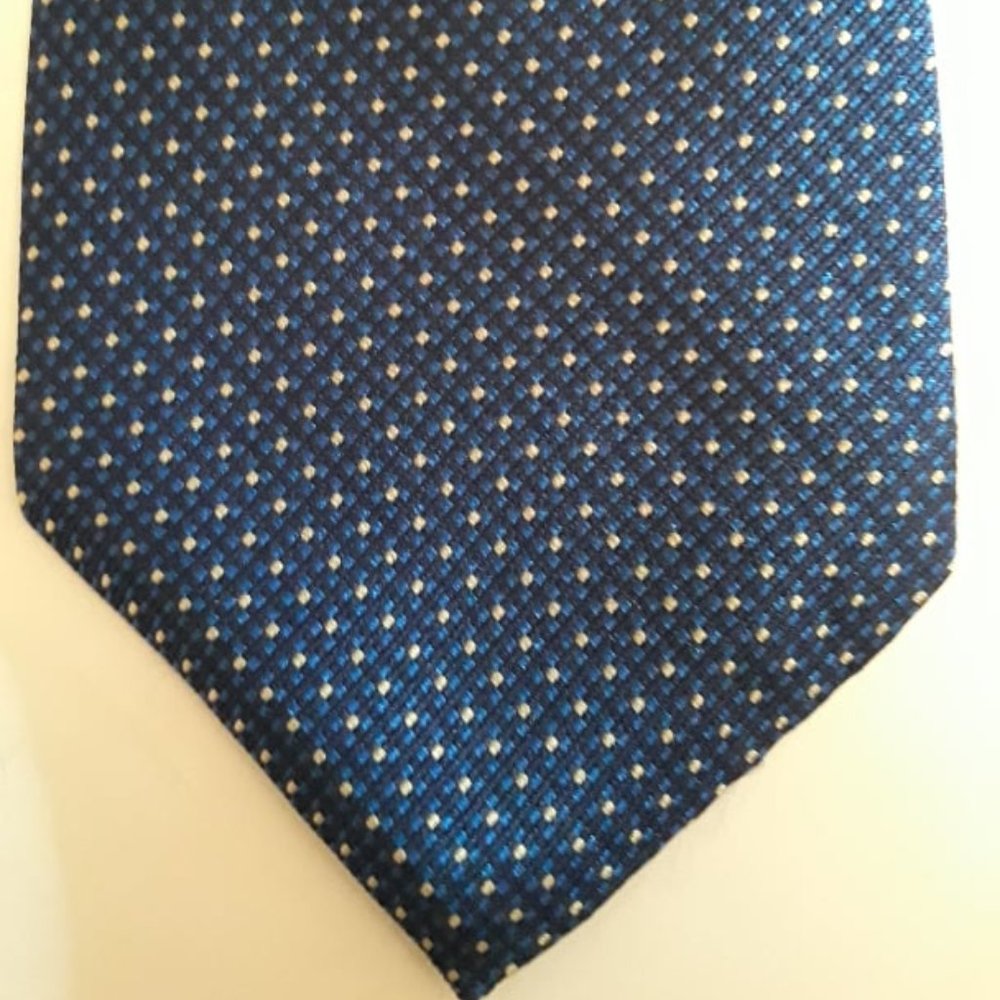 TOMMY HILFIGER - 100% SILK NECKTIE - DARK BLUE WITH TAN ACCENTS